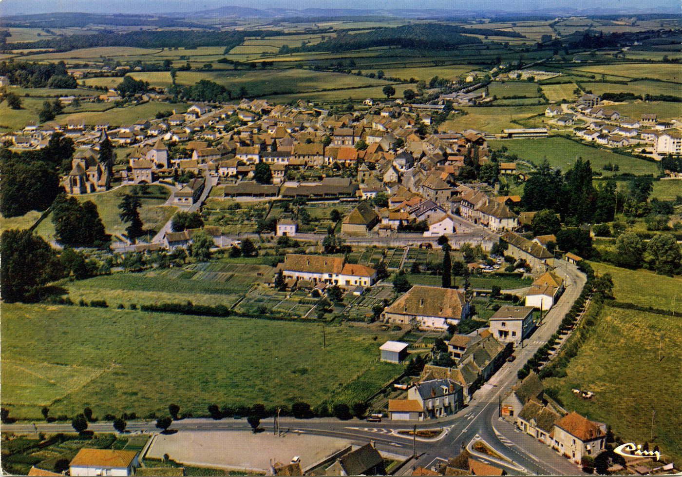 Perrecy-les-Forges. Vue générale aérienne.