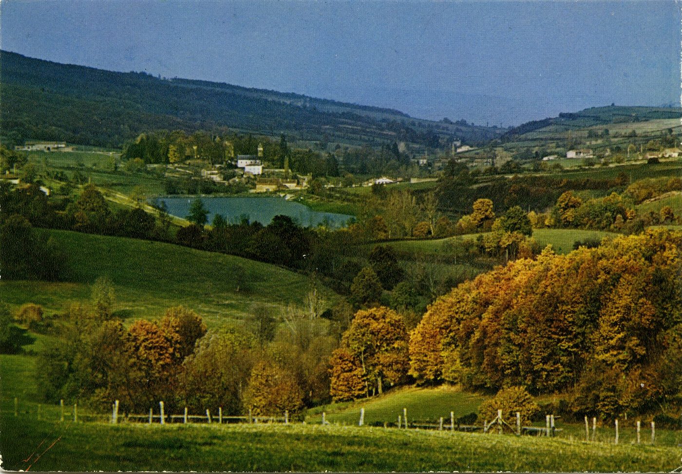 Tramayes. Vue sur le lac de Saint-Point Lamartine.