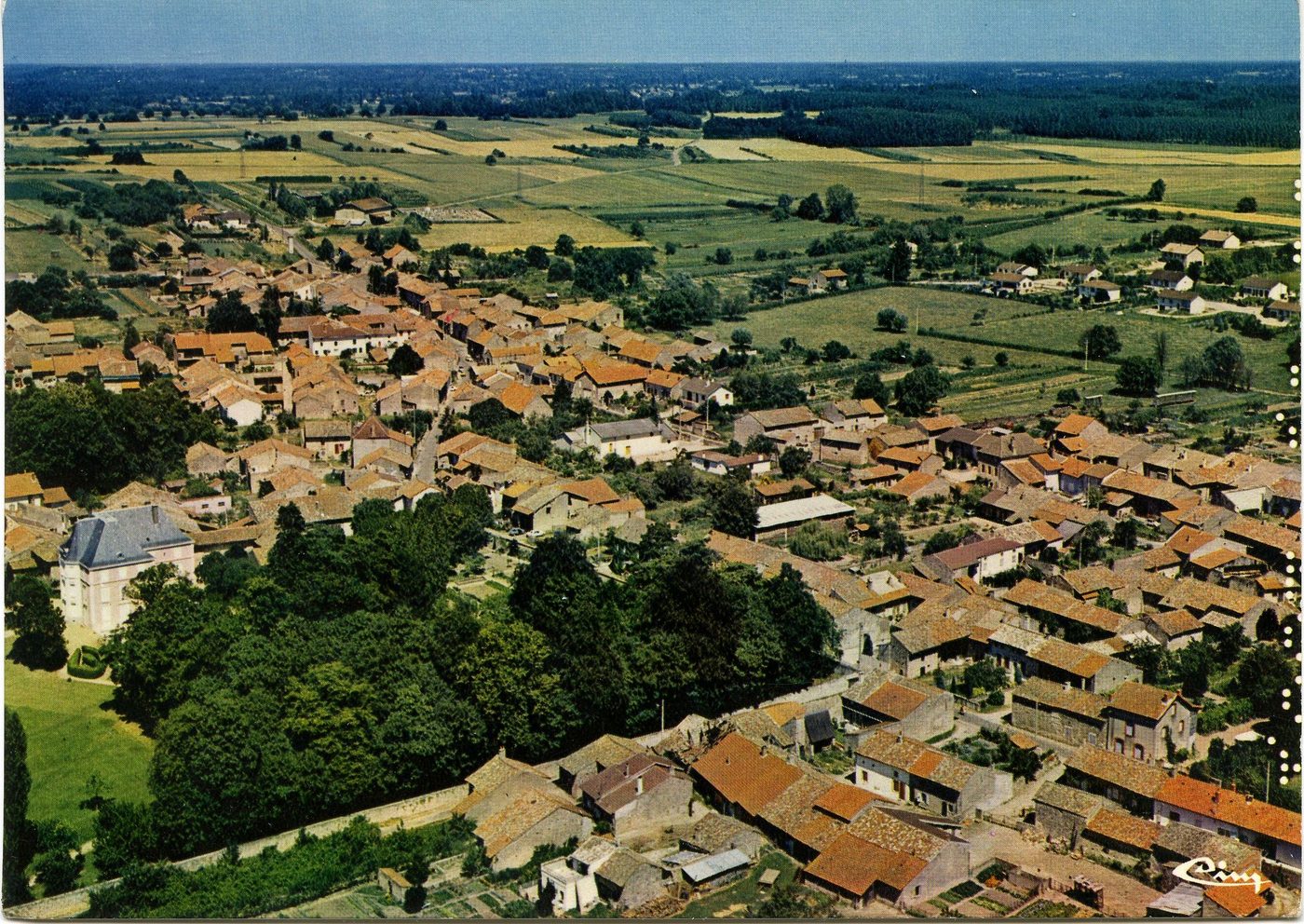 Préty. Vue générale aérienne.