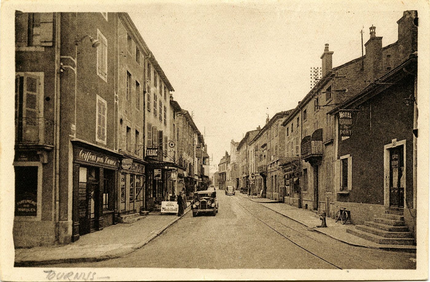 Tournus. Rue du pont.