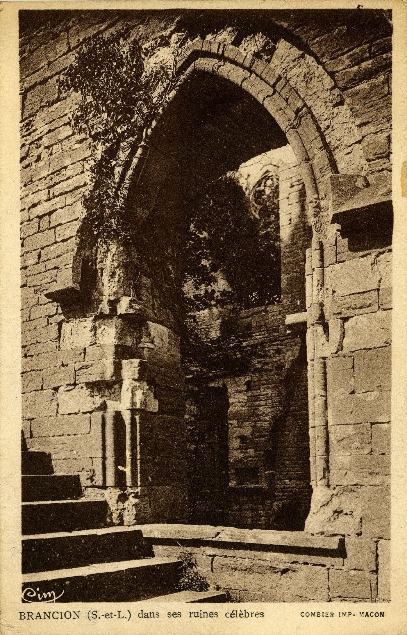 Brancion dans ses ruines célèbres.