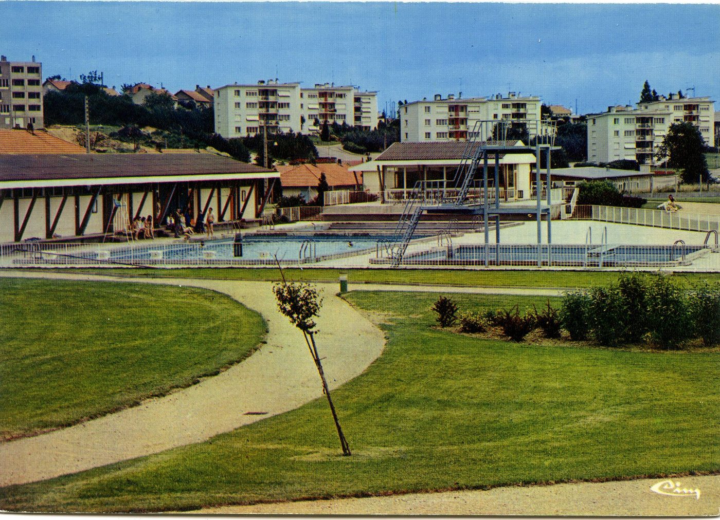 Sanvignes-les-Mines. La piscine.