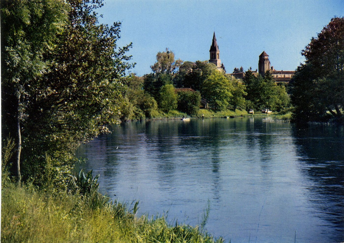 Toulon-sur-Arroux. Les bords de l'Arroux.