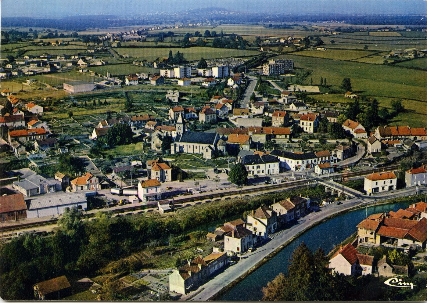 Ciry-le-Noble. Vue générale aérienne.