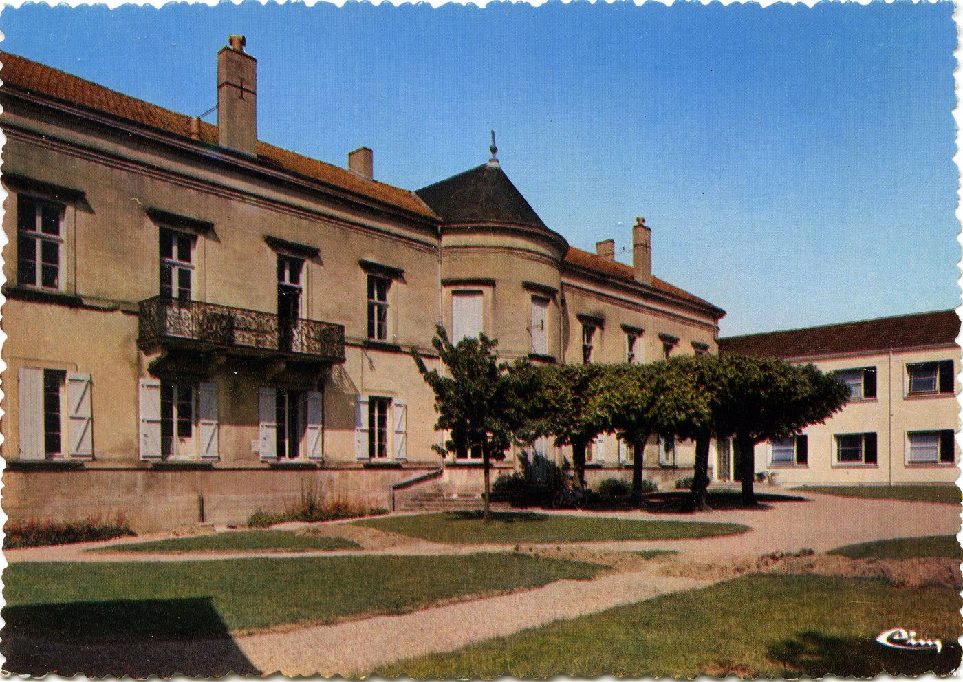 Toulon-sur-Arroux. Maison de retraite et centre de convalescents.