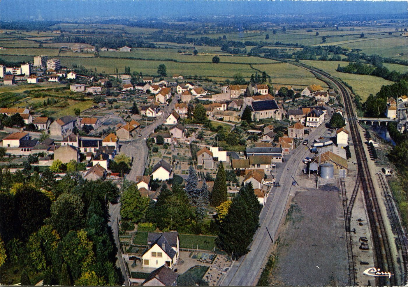 Ciry-le-Noble. Vue générale aérienne.