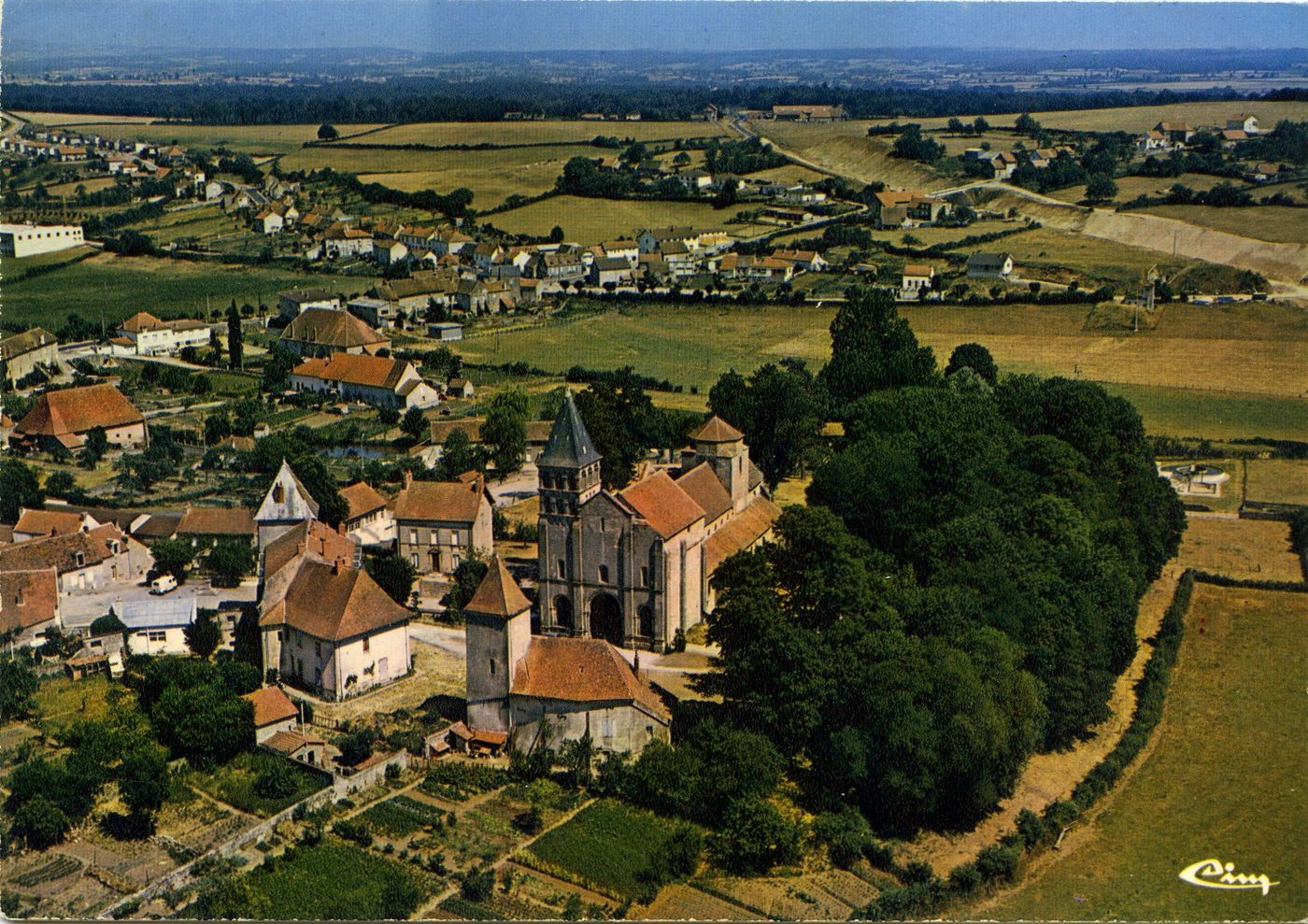 Perrecy-les-Forges. Vue générale aérienne.