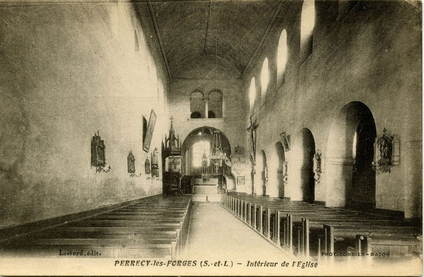 Perrecy-les-Forges. Intérieur de l'église.
