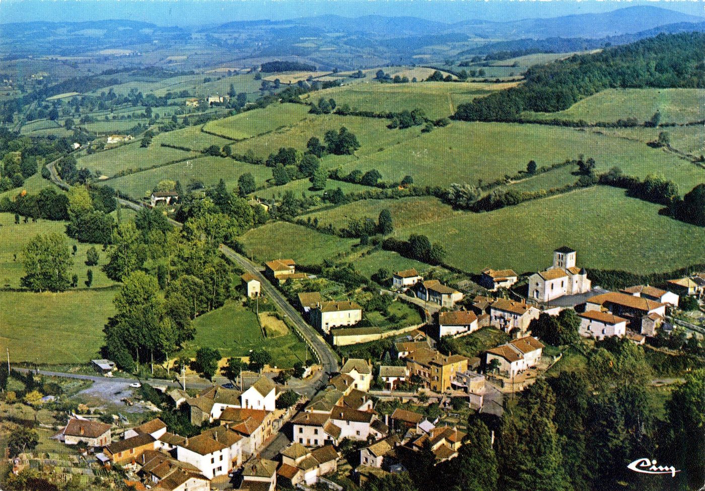 Saint-Pierre-le-Vieux. Vue générale aérienne.