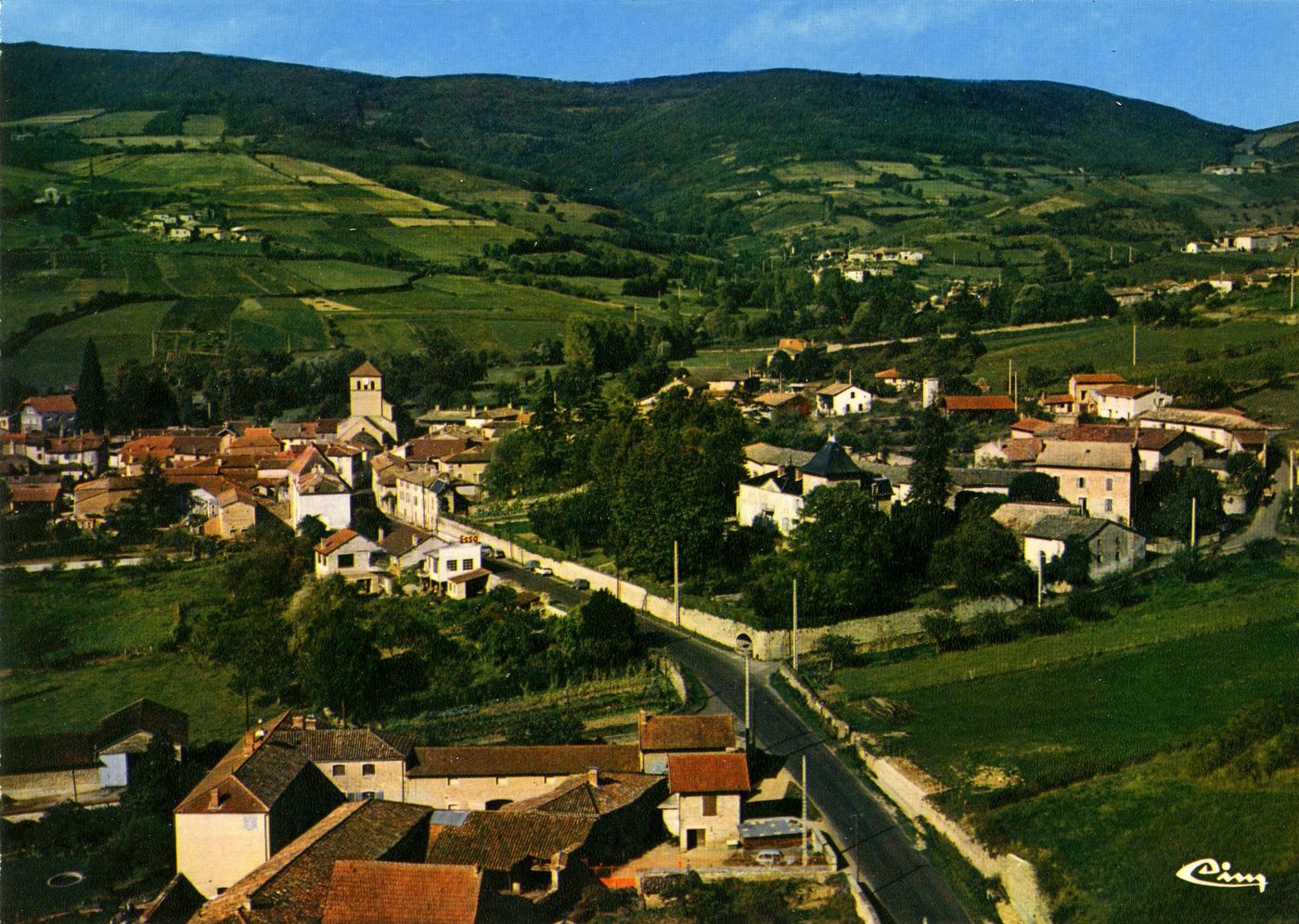 Pierreclos. Vue générale aérienne.